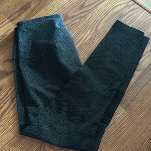 Daily Ritual Womens size S Leopard Print Leggings